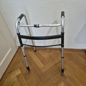 Déambulateur pliable en parfait état